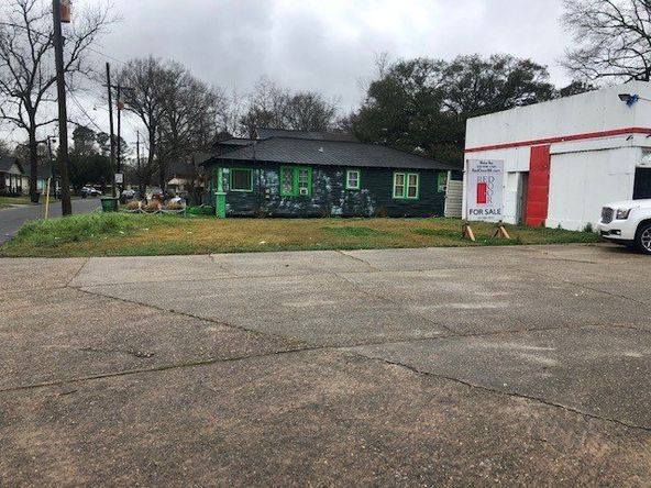 ± 1,400 SF Commercial Building: 3515 N Acadian Thruway, Baton Rouge, LA 70805